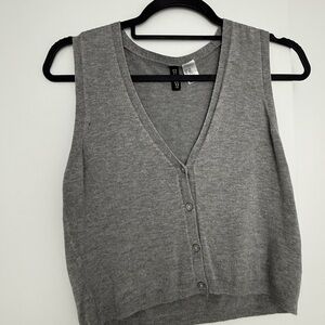 H&M Gray Button Down Sleeveless Top